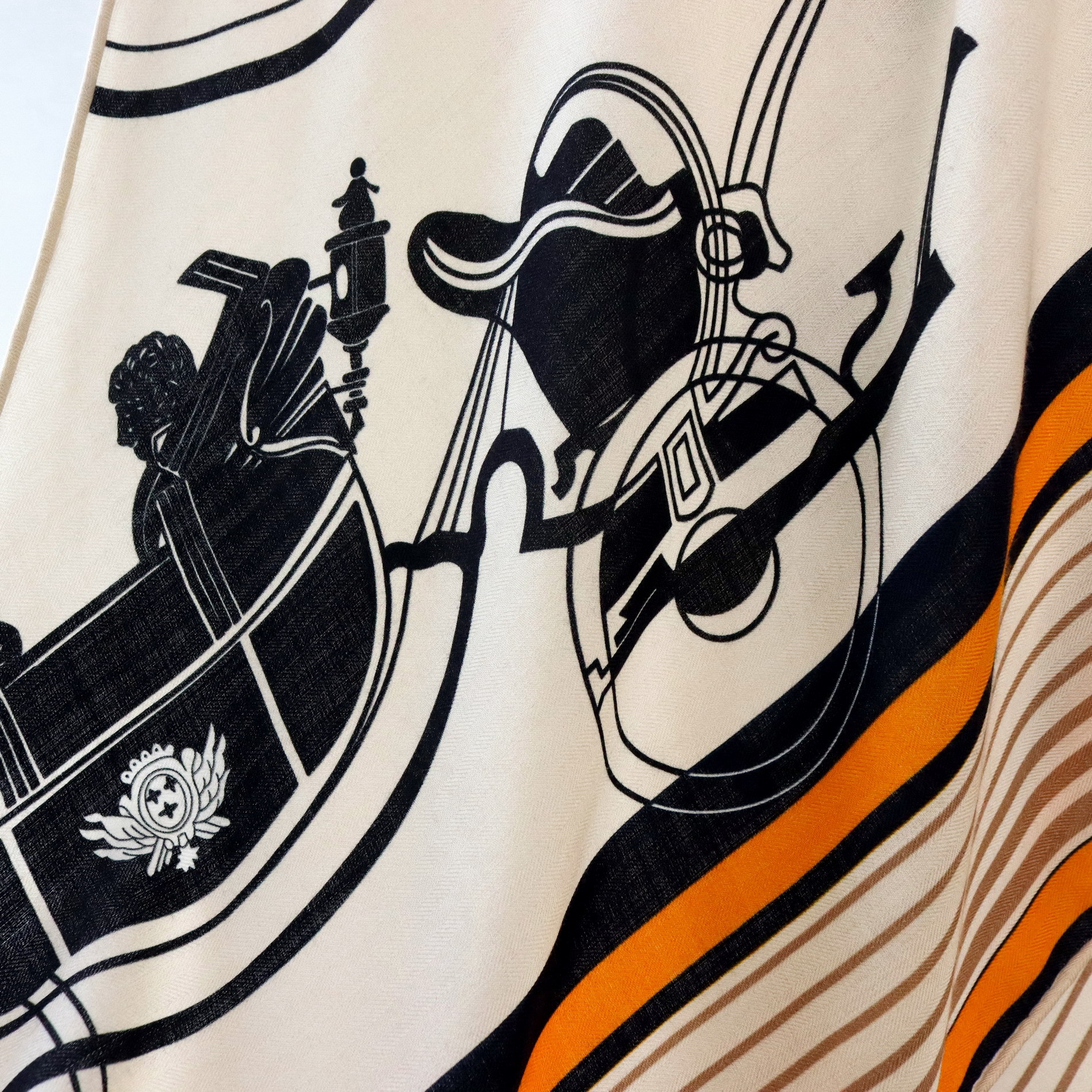 Vintage Equestrian Print Silk  - Pashmina Wrap Large บทวิจารณ์และราคา