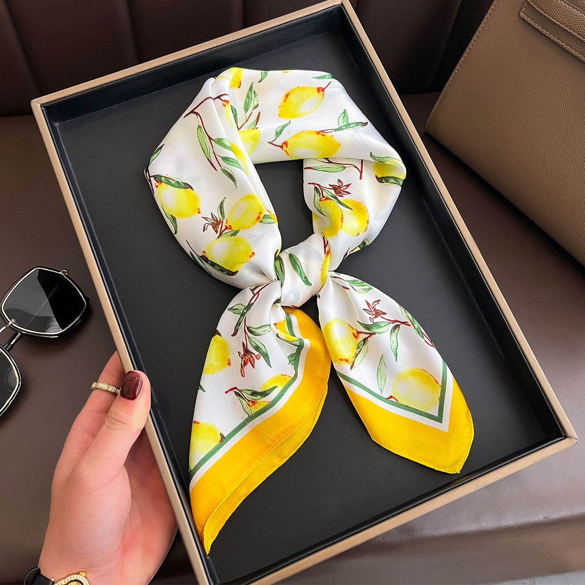 2025 New Yellow Lemon Print Sq - Silk Neck Scarf บทวิจารณ์และราคา